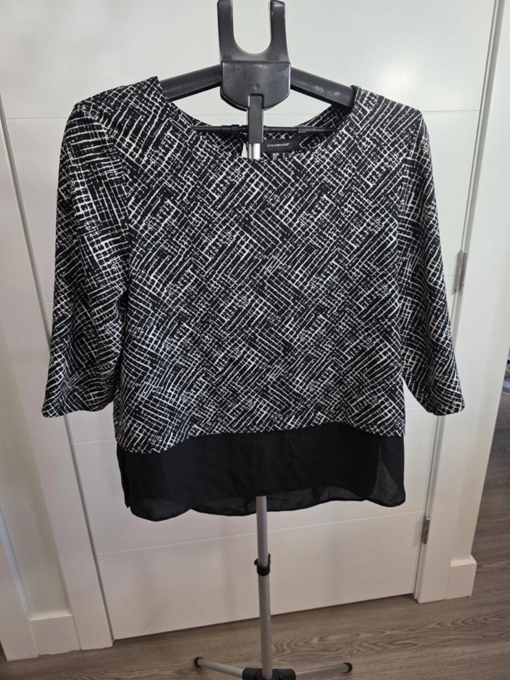 Atmosphere Blouse - Picture 4 of 13